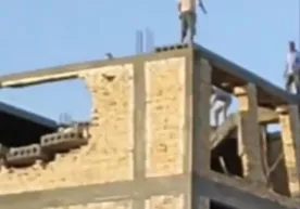 Andijonda qurilishi bitmagan uyning yuqori qavat qulab tushdi фото