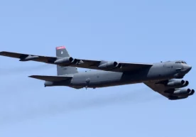AQSHning B-52 bombardimonchi samolyotlari Eronga yaqin orol hududiga joylashtirildi фото