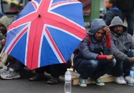 Buyuk Britaniyaga noqonuniy kelgan migrantlar Ruandaga jo‘natiladi фото