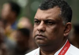 AirAsia раҳбари йўқолган самолёт йўловчиларининг яқинларига ҳамдардлик билдирди фото
