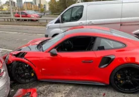 Uelsda mijoz sinov chog‘i 264 ming dollar baholangan Porsche 911 avtomobilini pachoq qildi фото