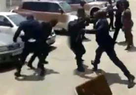 Gvineya prezidenti mehnat vazirini ko‘chada do‘pposlab ketdi (video) фото