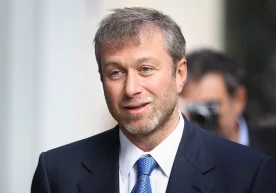 Роман Абрамович заҳарлангани айтилмоқда, у ҳатто кўриш қобилиятини йўқотган фото