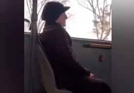 Toshkentda haydovchi va konduktor pensioner ayolni avtobusdan haydab chiqardi (video) фото