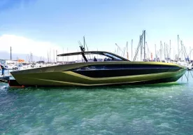 Конор Макгрегорнинг 3,5 млн долларлик Lamborghini яхтаси тайёр бўлди фото