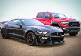 Дунёдаги энг кучли серияли пикап сайёрадаги энг тезкор Mustang’га қарши (видео) фото