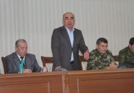 Зоир Мирзаев Яккабоғ ва Ғузор ҳокимларини одамлар билан мулоқот қилолмасликда айблади фото