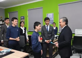 Шавкат Мирзиёев Ал-Хоразмий мактабида бўлди (фото) фото