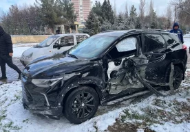 Toshkentda elektrobus va ikkita mashina ishtirokida YTH sodir bo‘ldi фото