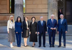 Prezidentlar o‘zbek xalqi madaniy-tarixiy merosiga bag‘ishlangan ko‘rgazmani ochib berdi фото
