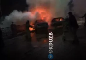 Andijonda o‘zaro to‘qnashgan 2 avtomobil yonib ketdi (video) фото