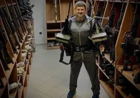 Қодиров пулемётли фотосурати билан Помпеога жавоб қайтарди фото
