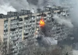 Rossiya Ukrainaga keng ko‘lamli zarba berdi. Kiyev va Xarkovda uylar yonib ketdi фото