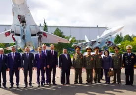 Kim Chen In Komsomolsk-Amurdagi aviatsiya zavodiga tashrif buyurdi фото