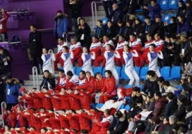 Shimoliy koreyalik muxlisalar Pyongchangdagi musobaqalarni “qizdirishmoqda” (video) фото