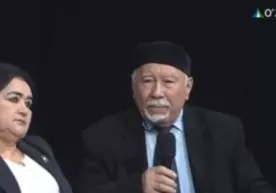 «Siyosatni maqtaysan!» — otaxon Prezident bilan uchrashuv oldidan ularni qanday «tayyorlashgani» haqida (video) фото