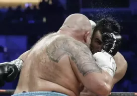 Bakhodir Jalolov ended the fight with an unexpected result (video) фото