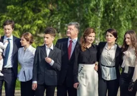 OAV Poroshenko oilasi xorijga xufiyona chiqishda qo‘llaydigan ismlardan xabar topdi фото