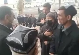 Фарғона ҳокими Президент билан кўришган онахоннинг тўйида меҳмон бўлди фото