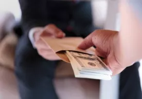 Qo‘qon Davlat pedagogika institutiga o‘qishga kiritish uchun 5 ming dollar olgan shaxs ushlandi фото