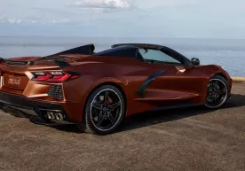 АҚШ президенти Chevrolet Corvette’нинг электр версияси билан мақтанди фото