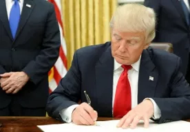 Tramp Obamacare islohotini qisman to‘xtatib qo‘ydi фото