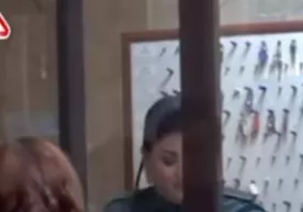 Ichki ishlar organi xodimi jurnalistga kamerani sindirib tashlash bilan tahdid qildi (video) фото
