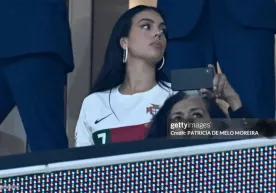 Jorjina Rodriges Parij moda haftaligida noodatiy ko‘ylakda poduimga chiqdi фото