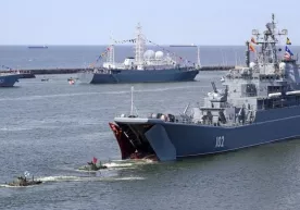 Rossiya kemalar va samolyotlar guruhini Qrimda to‘plagan. Hududda nimalar bo‘lyapti? фото