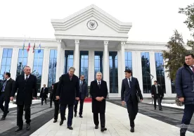 Shavkat Mirziyoyev Jizzaxdagi Qozon federal universiteti filialida bo‘ldi фото