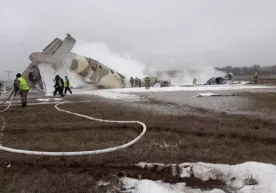 Olmaota aeroporti yaqinida An-26 samolyoti qulab tushdi фото