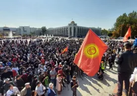 Qirg‘iziston poytaxtidagi namoyishlar tartibsizliklarga aylanib ketdi (foto, video) фото