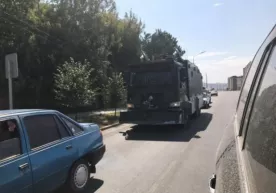 Атамбоевни қўлга олиш учун ичида милиционерлар бўлган автобуслар Қўй-Тош томон йўл олди (видео) фото