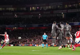 What scores were given to the players who played in the Champions League quarter-finals? фото