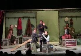 Shekspir teatri Toshkentda «Hamlet» spektaklini namoyish etdi фото