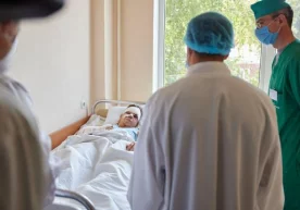 Xarkovdagi aviahalokatda omon qolgan kursant haqida ma’lumot paydo bo‘ldi. Zelenskiy uni ko‘rgani bordi фото