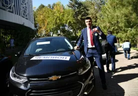 Жаҳон чемпионларимизга "Трекер", "Жентра" ва "Нексия 3" автомобиллари топширилди (Фото) фото