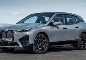 BMW кузови рангини ўзгартира оладиган электромобилини намойиш этди фото