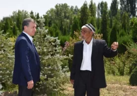 Президент Шавкат Мирзиёев Паркент туманида халқ билан мулоқотда бўлди фото