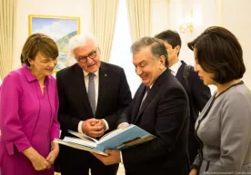 Франк-Вальтер Штайнмайер ва Шавкат Мирзиёев рафиқалари билан фото