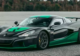 Соатига 275 км тезликда ортга ҳаракатланган Rimac Nevera гиперкари дунё рекордини ўрнатди фото