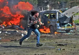 Suriyalik fotosuratchi bolani qutqarayotgan hamkasbining surati uchun 120 ming dollar oldi фото