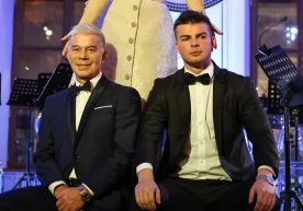 Taniqli qo‘shiqchining o‘gay o‘g‘li uning familiyasidan voz kechdi фото