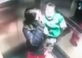 Гўдакни аёвсиз калтаклаган энага қўлга олинди (Видео) фото