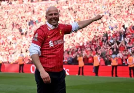 Arne Slott, Liverpool'u beklenenden önce şampiyon yaptı: İngiliz futbolunda yeni bir tarih yazıldı! фото