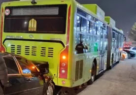 Toshkentda Lacetti va avtobus ishtirokida YTH sodir bo‘ldi фото
