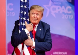 Трамп тез орада Оқ уйга қайтиб, «Американинг буюклигини тиклаши»ни айтди фото