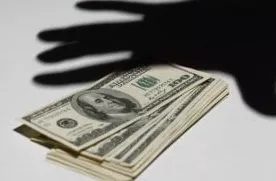 Наманганда 12,5 минг долларни 55 миллион сўмга сотаётган валютафуруш қўлга олинди фото