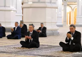 Шавкат Мирзиёев Ашхободдаги масжидда (фото) фото