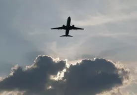 Пекин-Париж йўналишида учаётган самолёт бортида портлаш содир бўлди фото